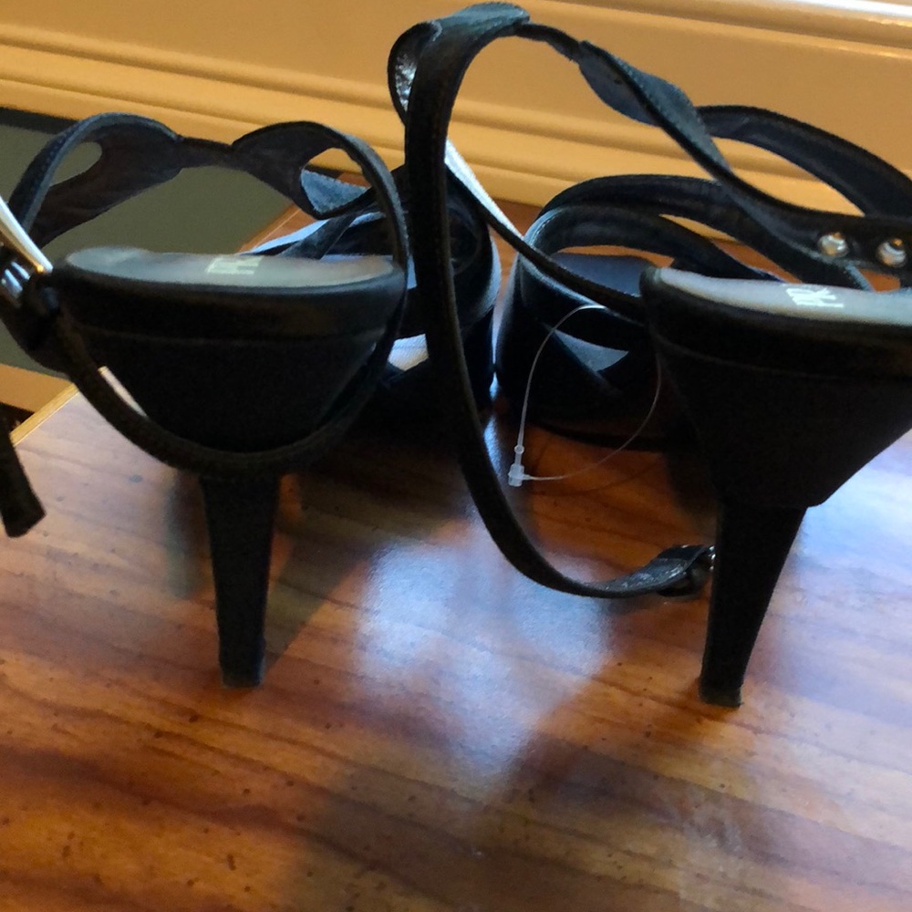 Prada - Picture 2 of 5